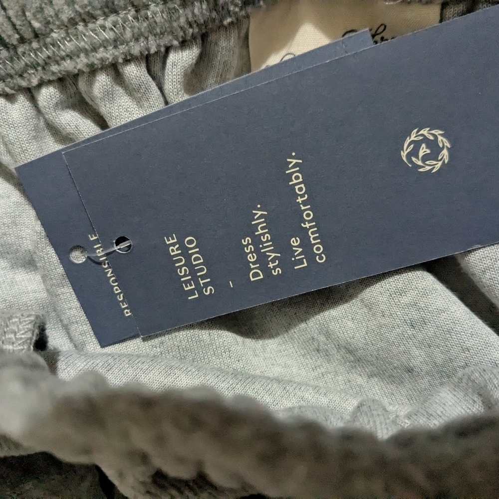 Universal Thread Gray Joggers NWT Large - Picture 7 of 9